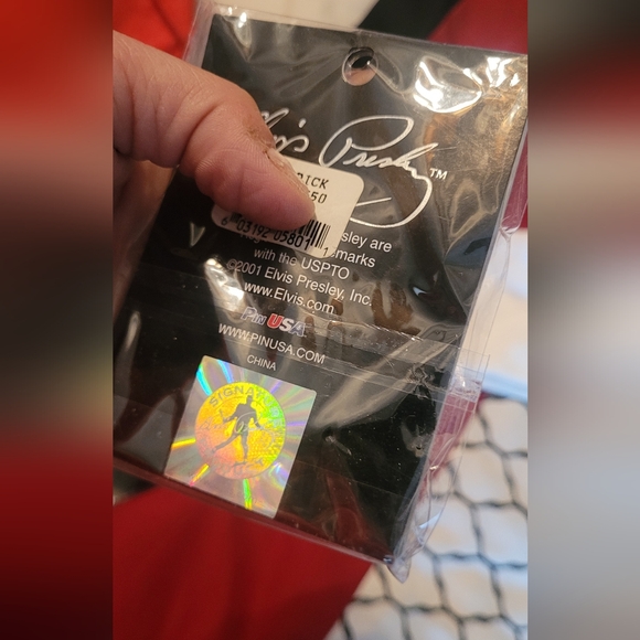 NWT RARE ELVIS PRESLEY BLUE GUITAR PIN FROM GRACELAND - Picture 2 of 4